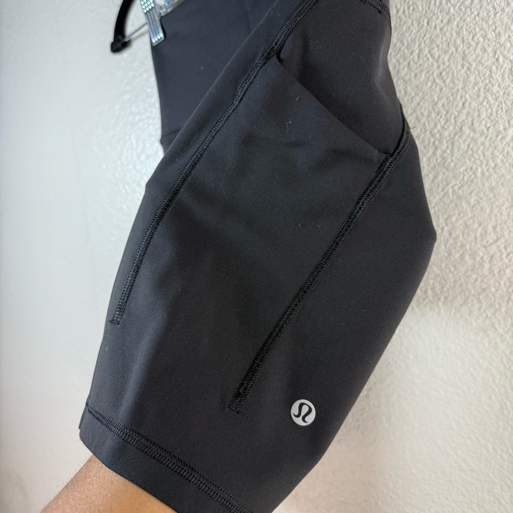 Lululemon Black High-Waisted Shorts SZ:4 - Picture 8 of 10